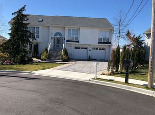 2736 Beaver Turn, Seaford, NY 11783