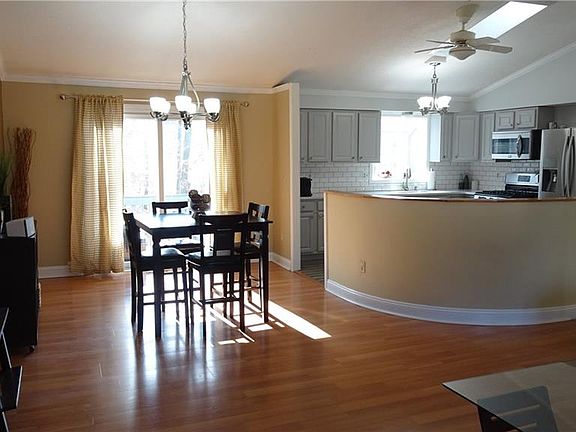 5th image of 77 Woodmont Dr
