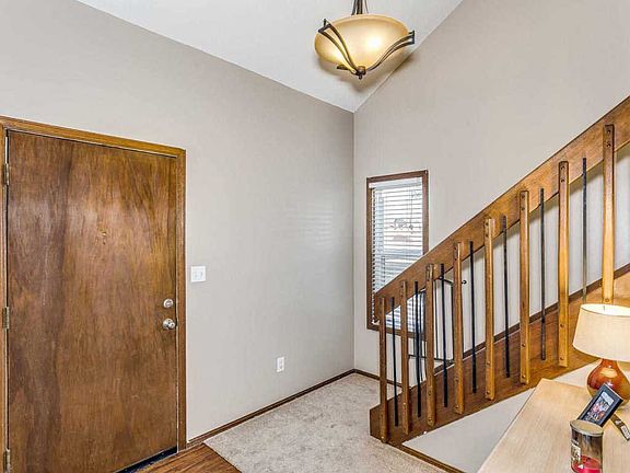 4th image of 105 W Rockwood Blvd