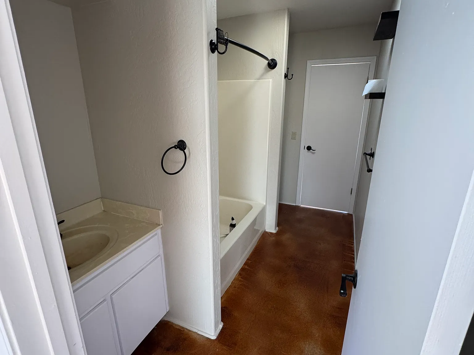2 bed, 750 sqft, $2,000 — Photo 3