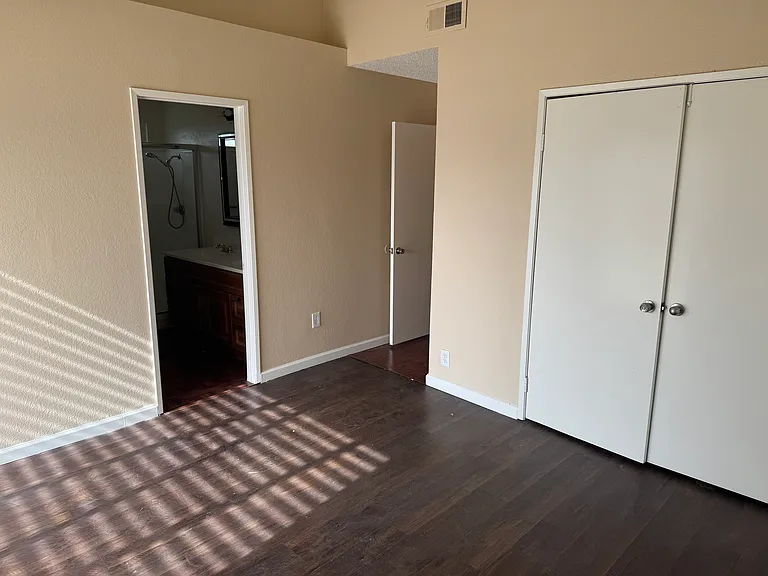 11534 Oak Knoll Ct — Photo 3