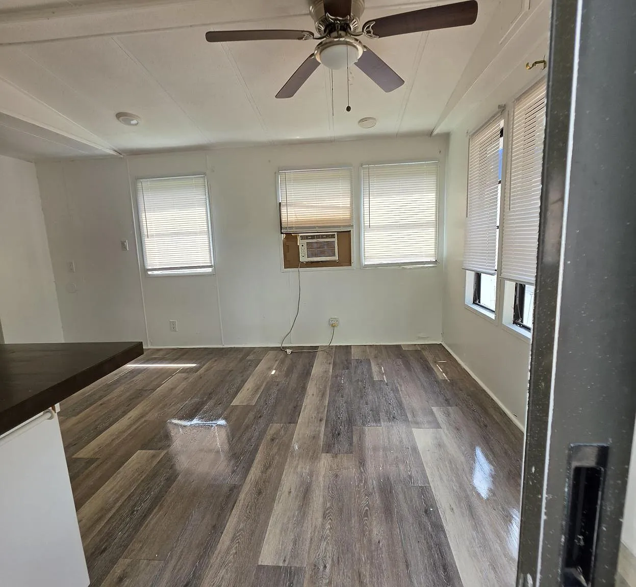 1 bed, $916 — Photo 3