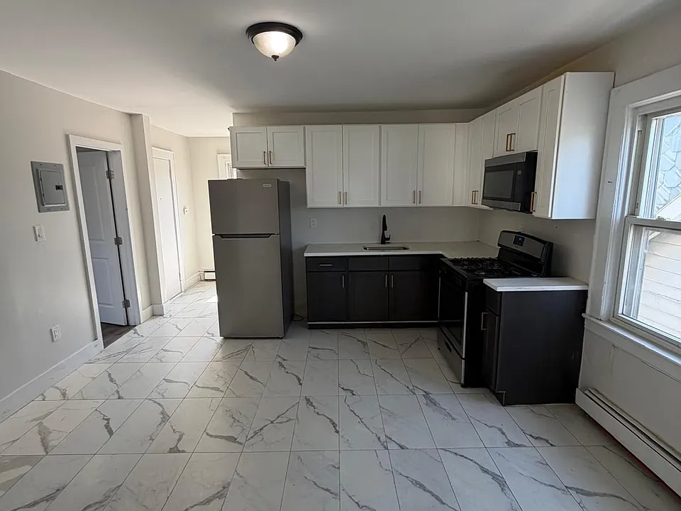 212 Custer Ave #3A