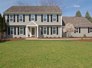 365 Juniper Ct, Delafield, WI 53018