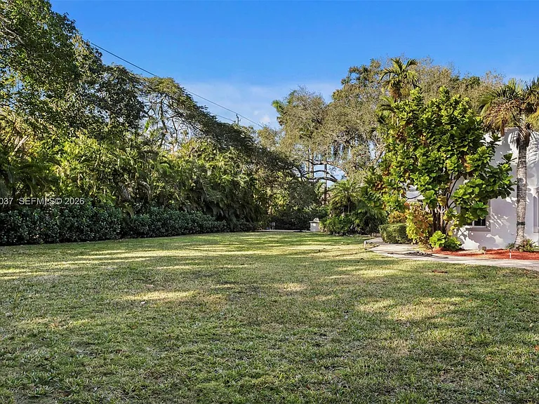 7975 Sunset Dr — Photo 43