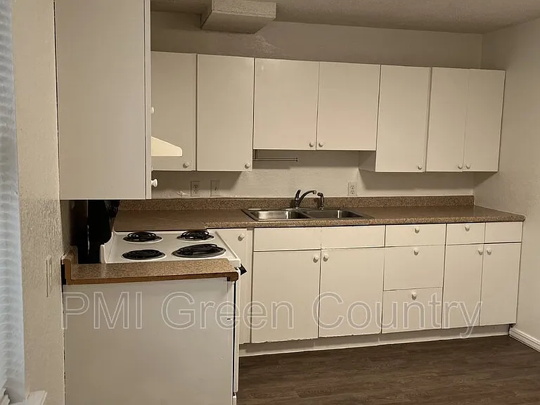 318 E Redwood St #72-4 — Photo 8
