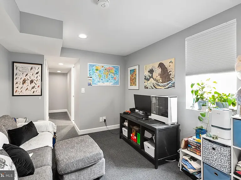 1321 Rowe St #B — Photo 11