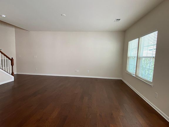 3rd image of 3263 Mistletoe Dr