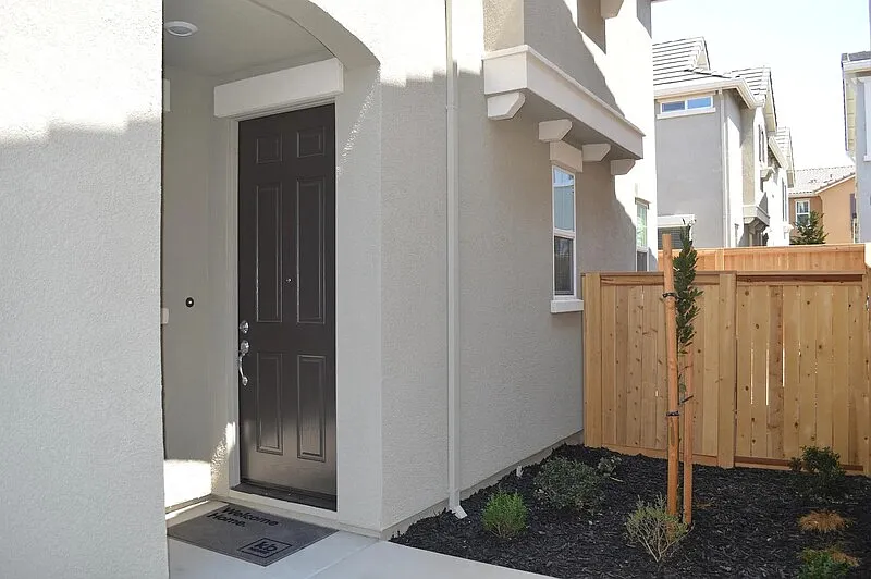 4 bed, 3.0 bath, 1853 sqft, $2,700 — Photo 2