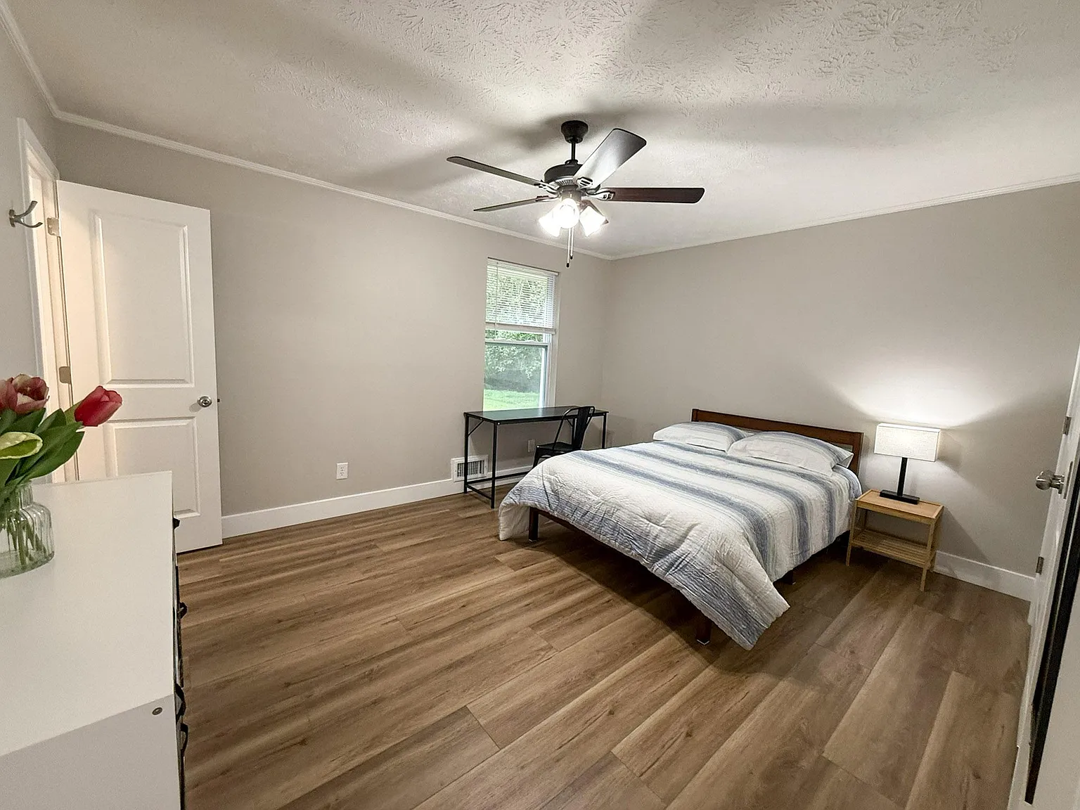 4 bed, 4.0 bath, 2350 sqft, $1,161 — Photo 3