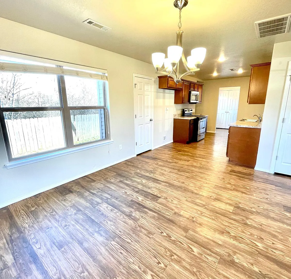 3 bed, 1722 sqft, $1,850 — Photo 3