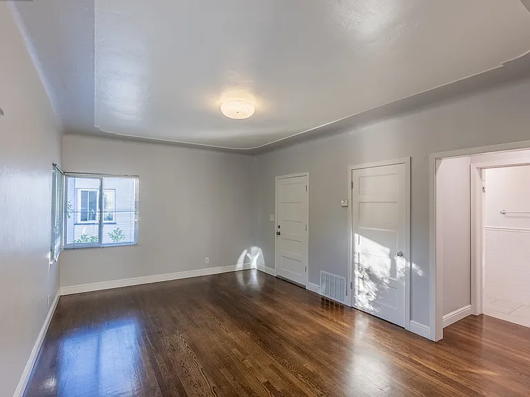 The Maxwell Apartments — Photo 34