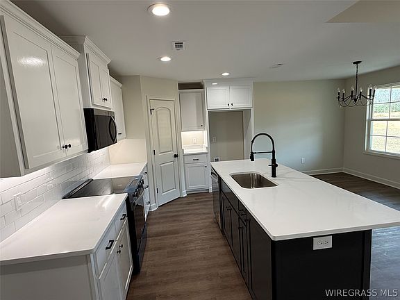 2nd image of 405 Brandi Ave
