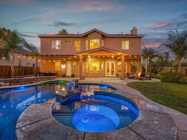 970 N Orangewood Ave, Clovis, CA 93611