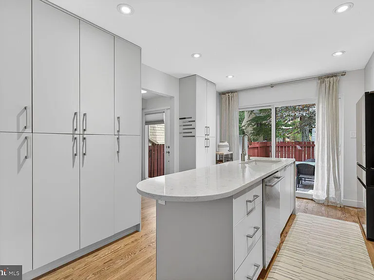 11131 Saffold Way — Photo 4