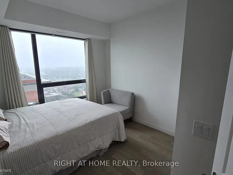 180 George St N #2405 — Photo 7