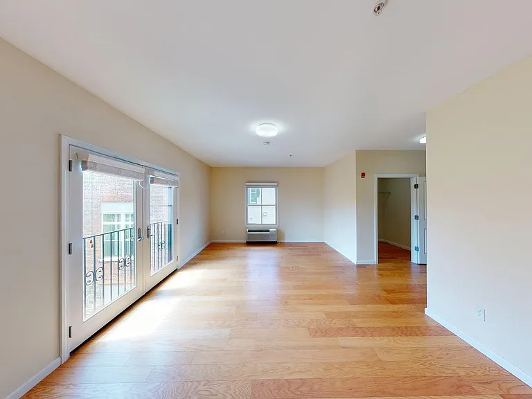 285 Golden Hill St — Photo 6