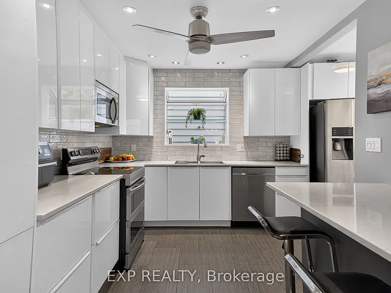 2490 Regina St — Photo 9