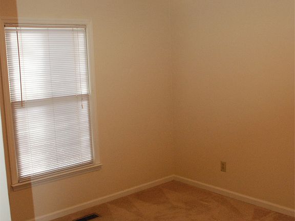 4th image of 2201 Caroline Dr #A