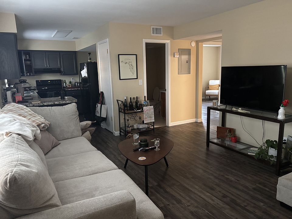 1st image of 202 17th Ave N