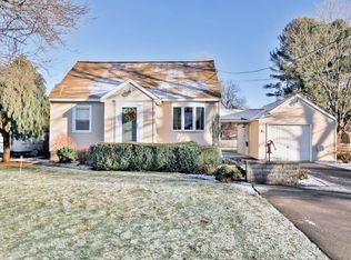 12 Englehart Dr, Glenville, NY 12302