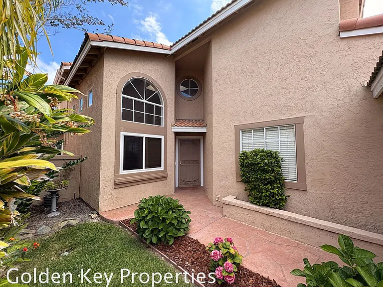3274 San Tomas Dr — Photo 2