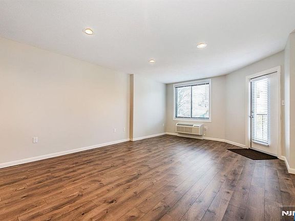 4th image of 115 Polifly Rd APT 5D