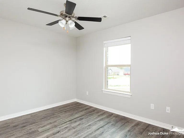 5924 W Mecklin St — Photo 3