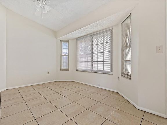 4th image of 7607 Glades Ct