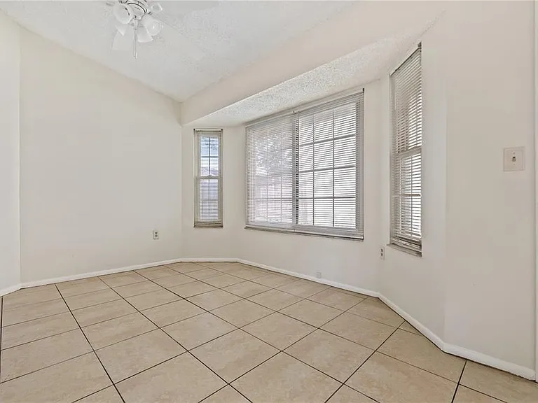 7607 Glades Ct — Photo 4