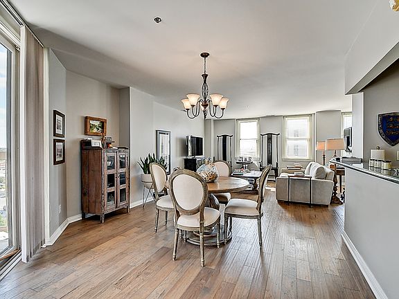 5th image of 110 E Washington St #7B-701