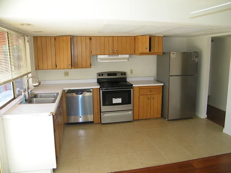 618 N Medford Dr — Photo 8
