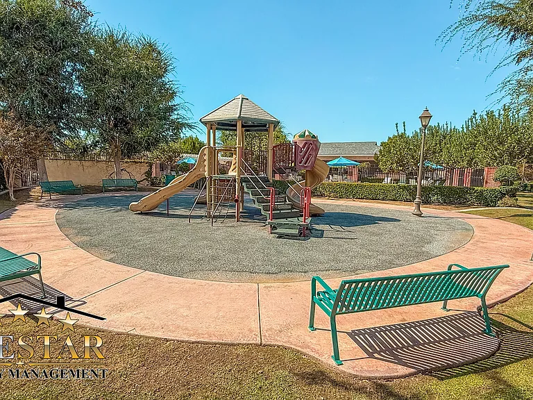 1520 Silk Tree Ct — Photo 10