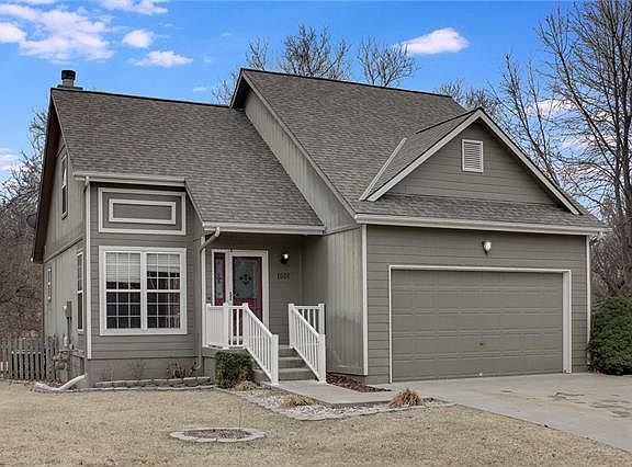 2nd image of 1001 NW Pennington Pl