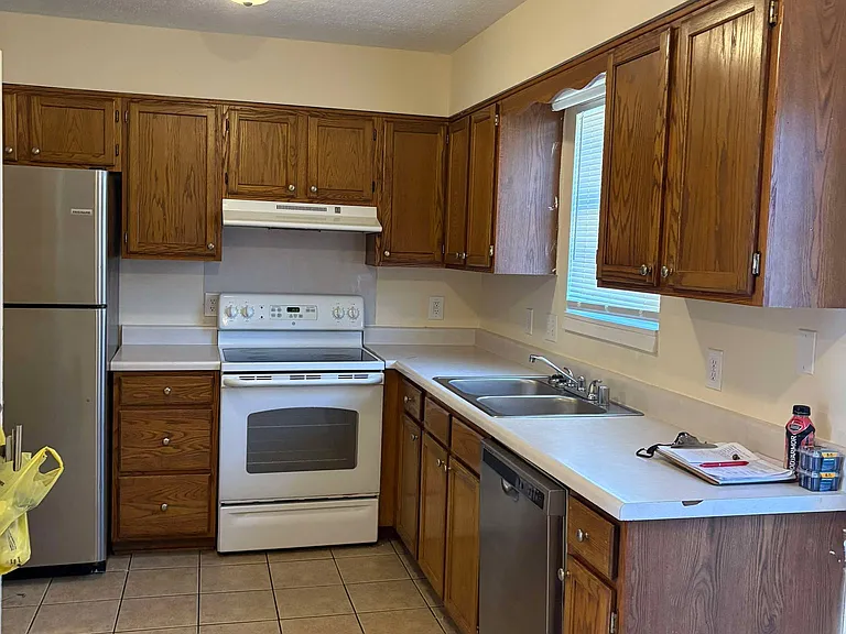 594 Lost Cir #A — Photo 4