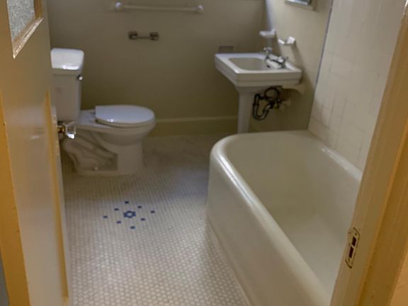 4th image of 448 N Sierra Bonita Ave #6