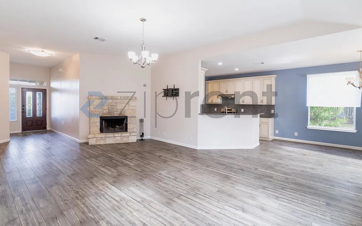 4 bed, 1721 sqft, $2,600 — Photo 3