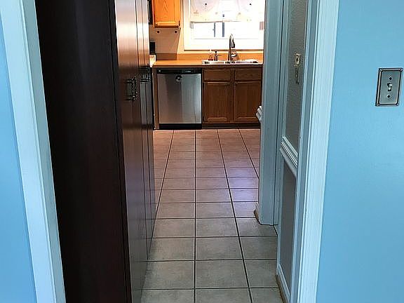 4th image of 725 Abbey Dr