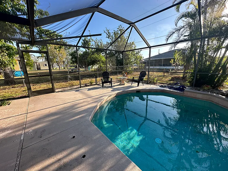 313 SE 16th Pl — Photo 3