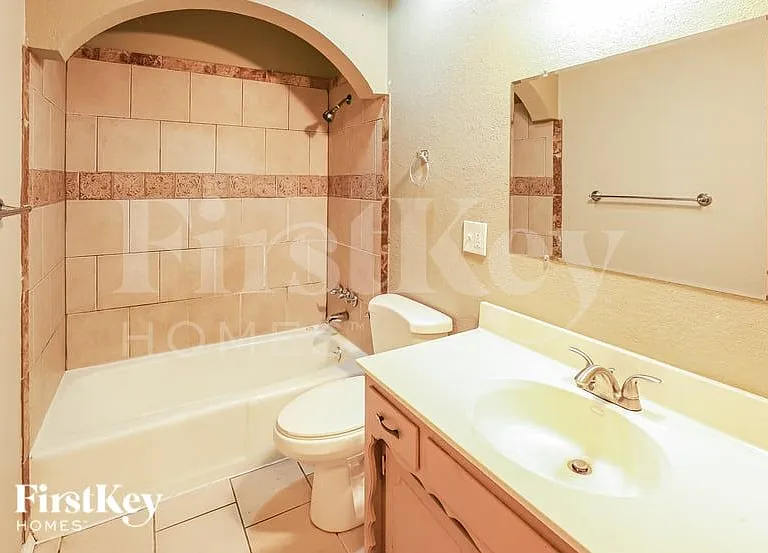 11819 E 60th St — Photo 14