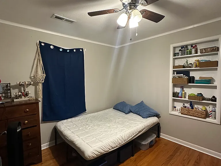 1217 S Dunn Ave — Photo 2
