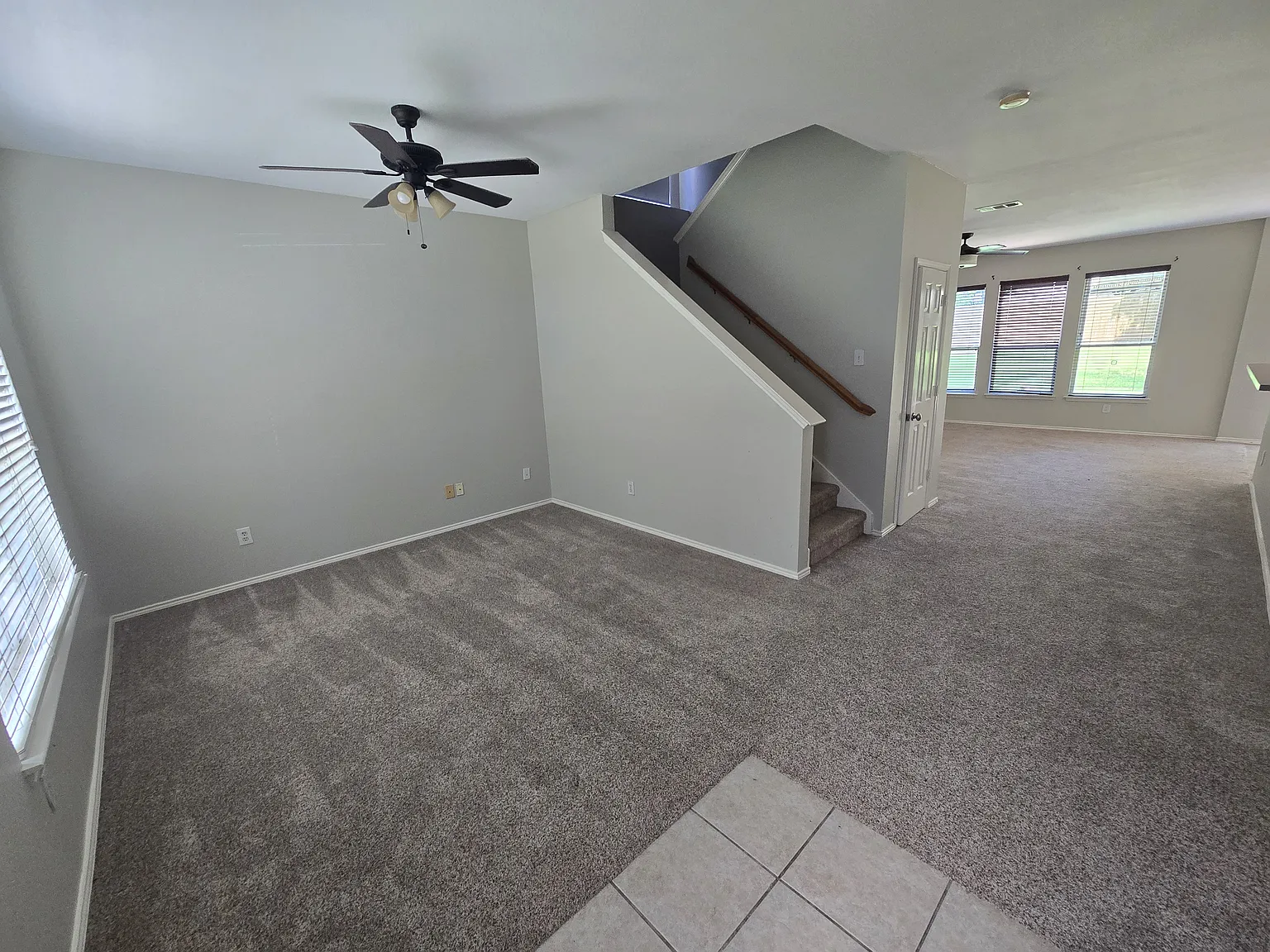 4 bed, 2.5 bath, 2770 sqft, $2,300 — Photo 2