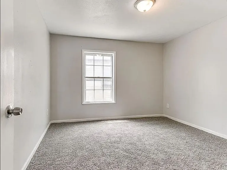 510 W Lockheed Dr — Photo 7