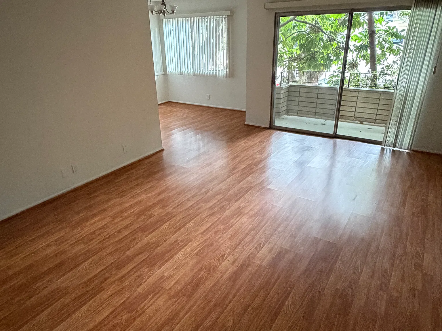 1815 Meridian Apartments — Photo 2