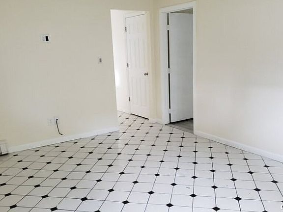 4th image of 36 Lawrence Ave Floor 1