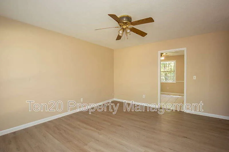 3 bed, 1.5 bath, 1053 sqft, $1,450 — Photo 2