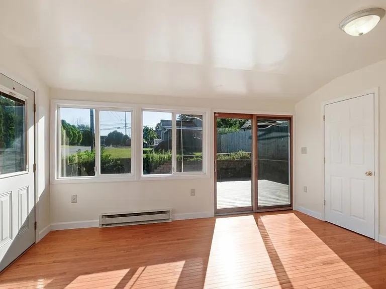 25 N Maple Ave — Photo 7