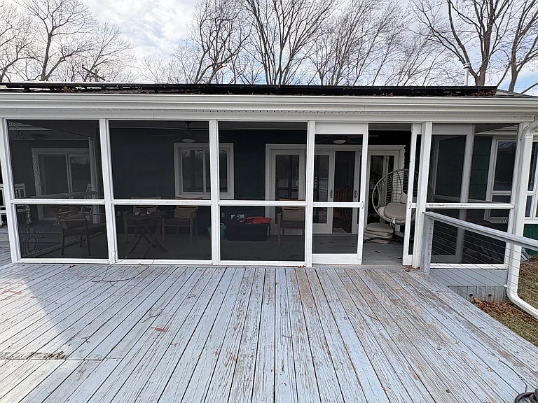 Lakeside: Screened Porch on deck