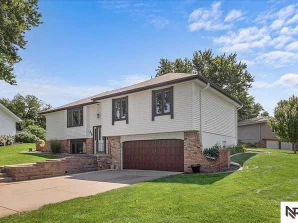 318 E Baronage Dr, Blair, NE 68008