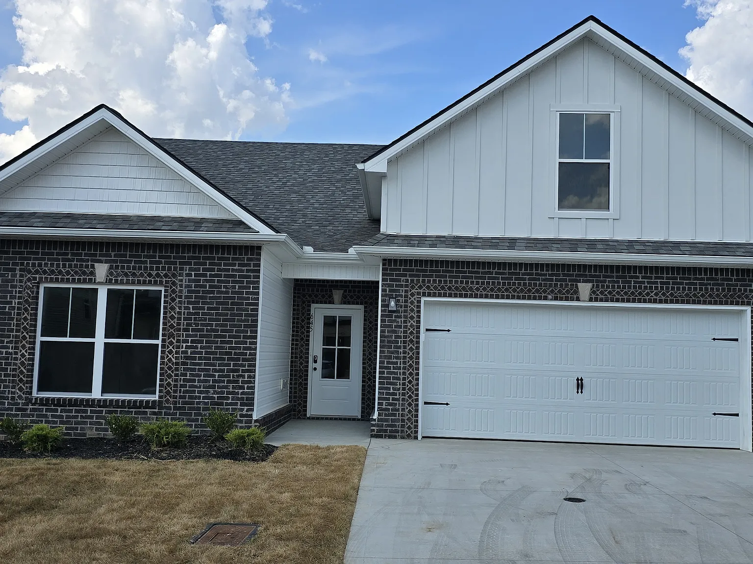 4 bed, 2000 sqft, $2,400 — Photo 2
